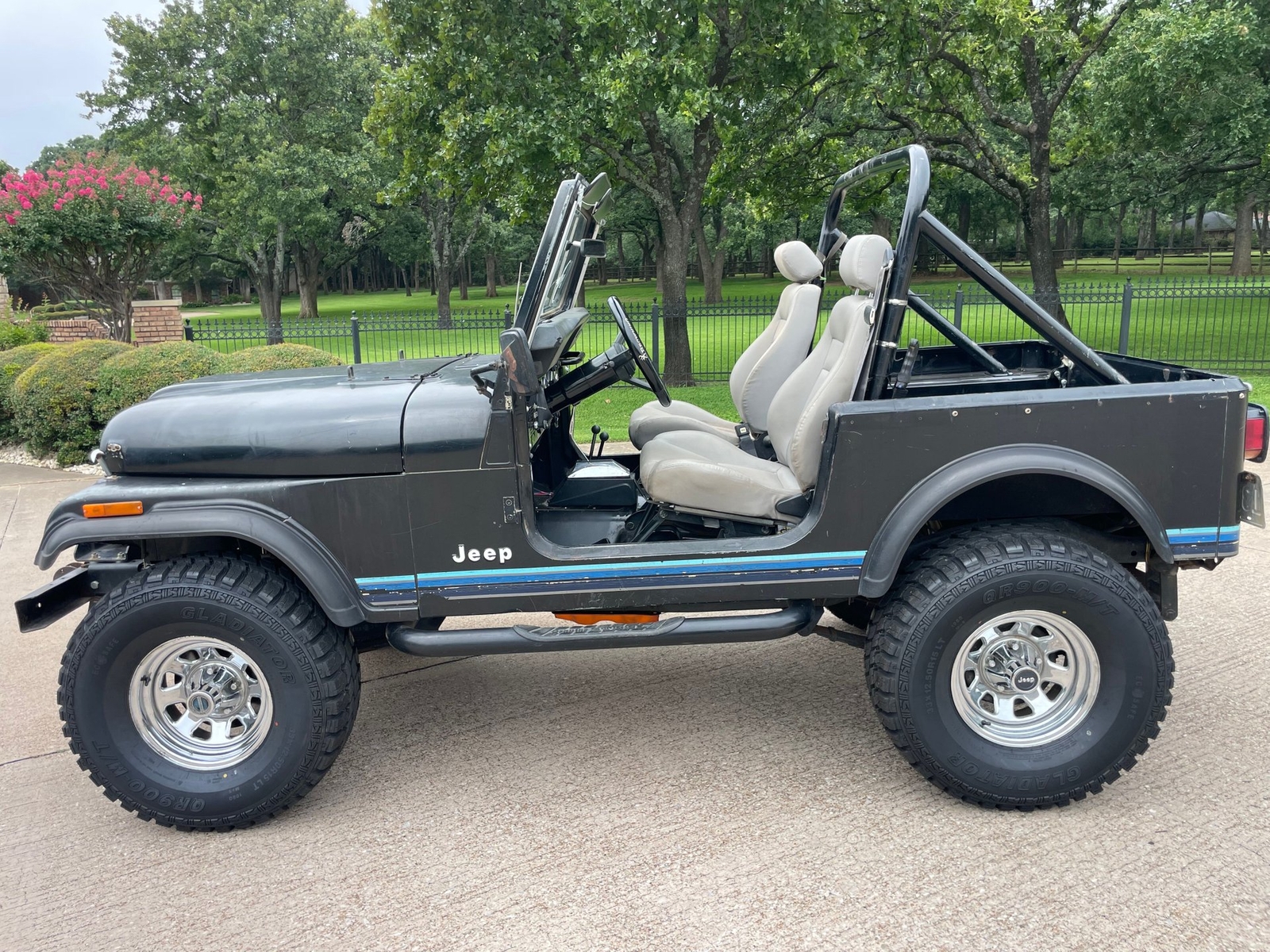 Jeep-CJ-1984-3