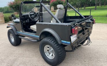 Jeep-CJ-1984-4