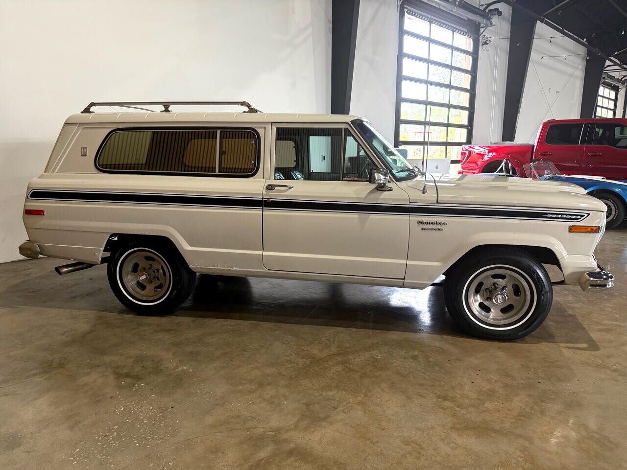 Jeep-Cherokee-1974-SUV-10