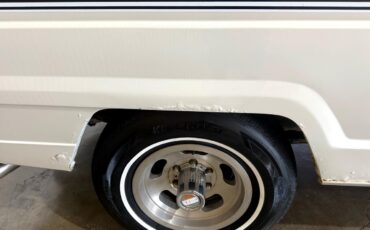 Jeep-Cherokee-1974-SUV-14