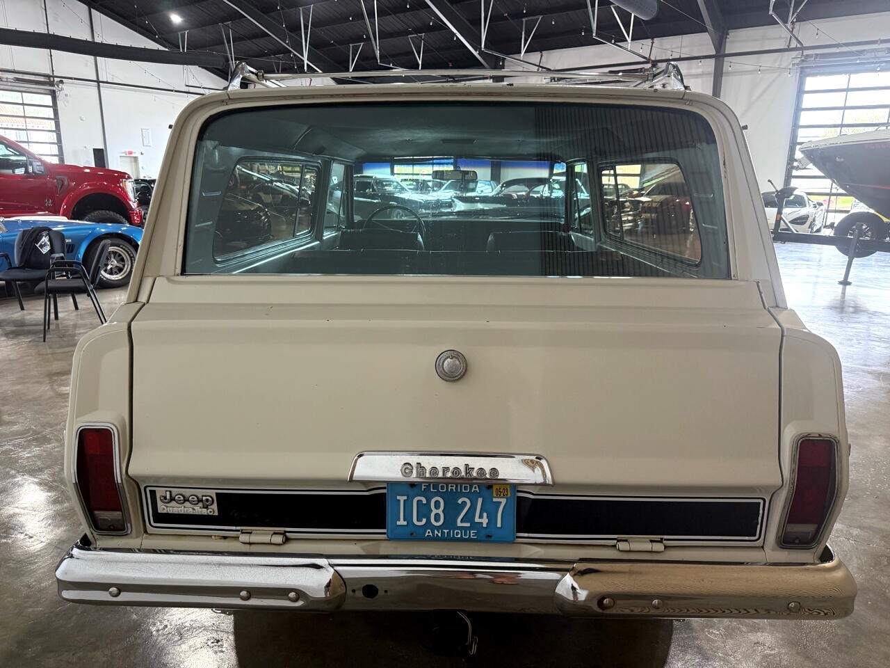 Jeep-Cherokee-1974-SUV-18