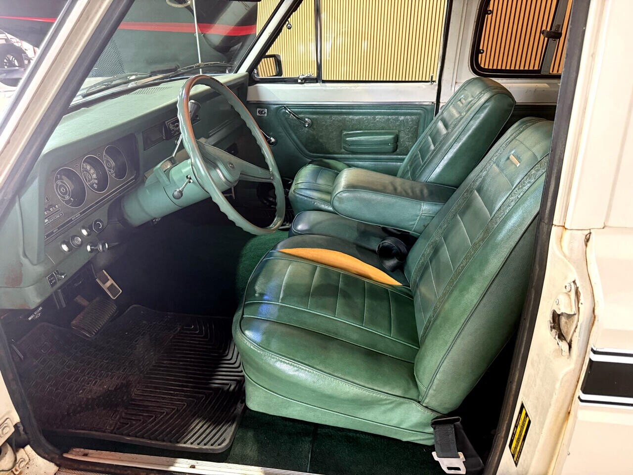 Jeep-Cherokee-1974-SUV-20