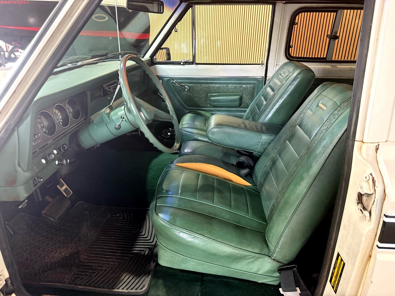 Jeep-Cherokee-1974-SUV-21