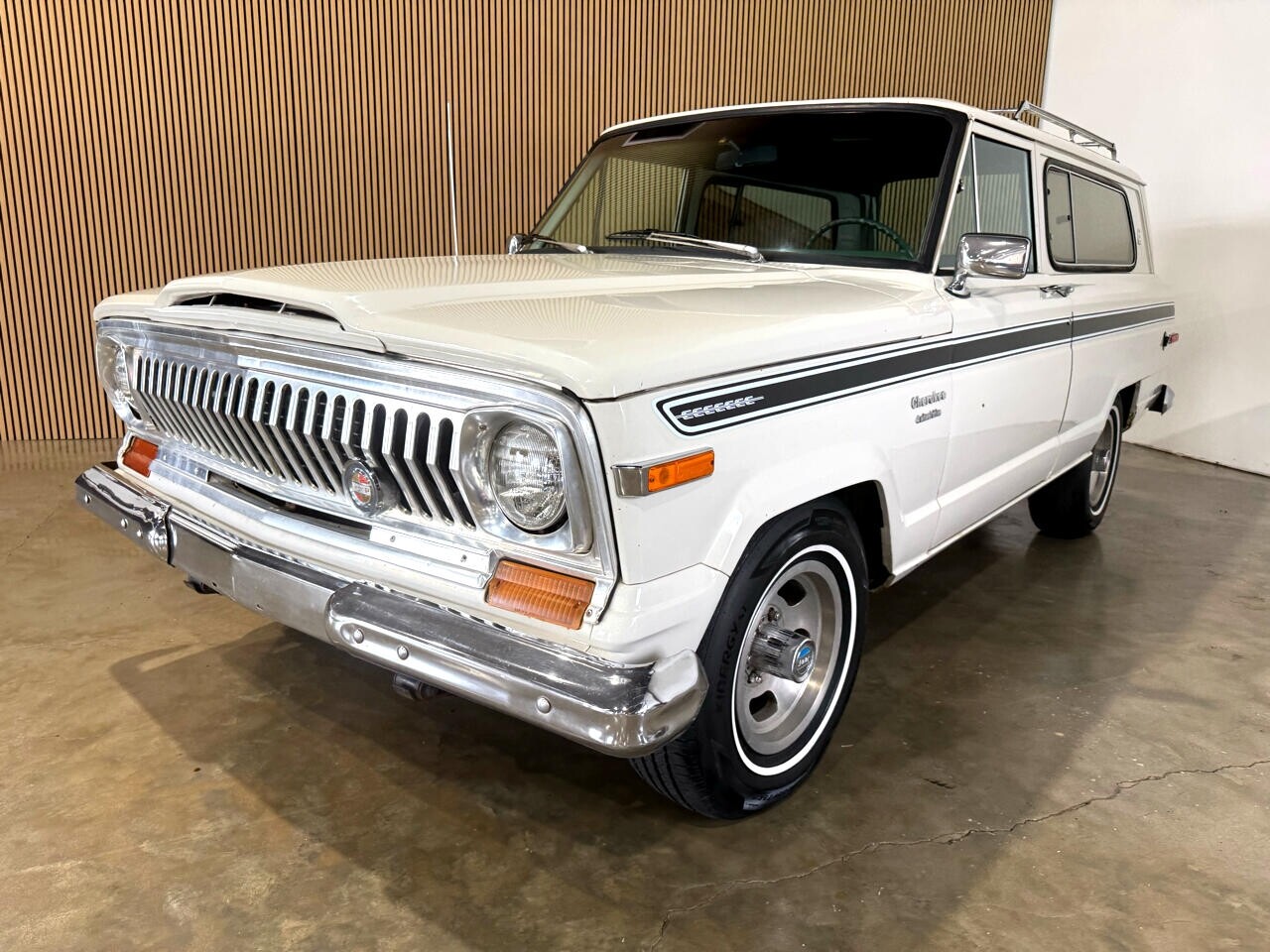 Jeep-Cherokee-1974-SUV-3