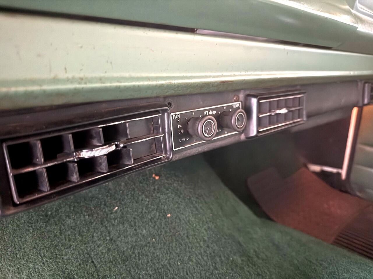 Jeep-Cherokee-1974-SUV-31