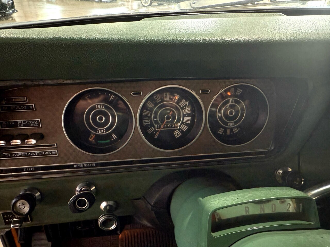 Jeep-Cherokee-1974-SUV-32