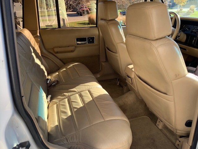 Jeep-Cherokee-1992-SUV-10