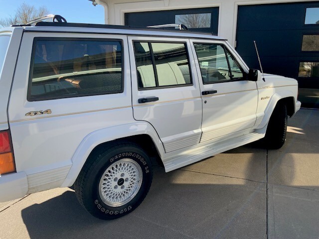 Jeep-Cherokee-1992-SUV-2