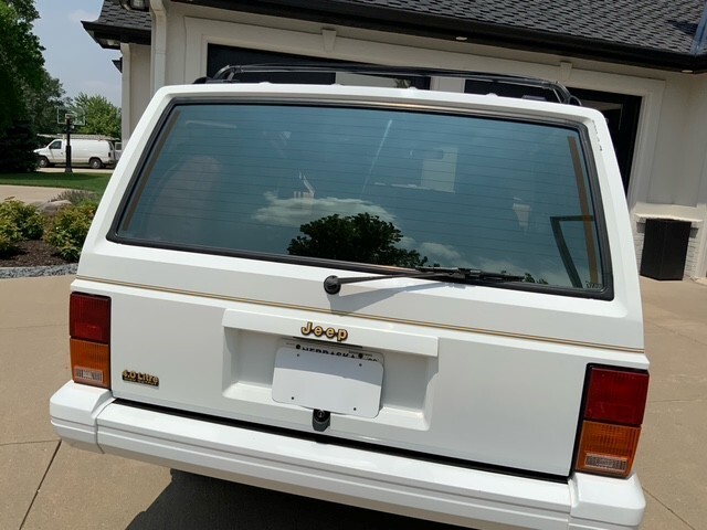 Jeep-Cherokee-1992-SUV-3