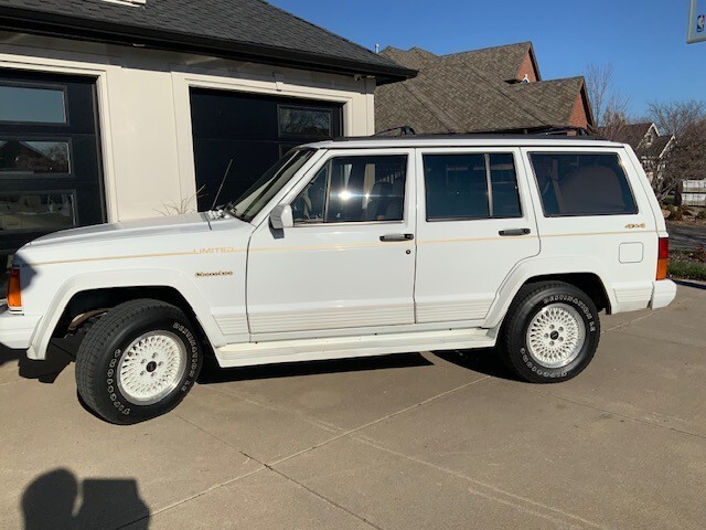 Jeep-Cherokee-1992-SUV