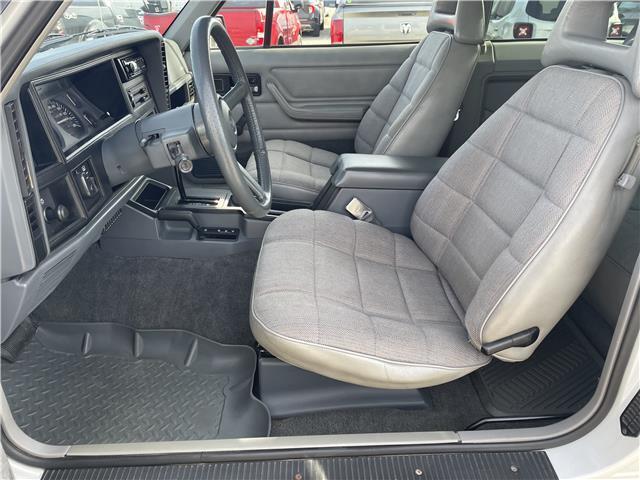 Jeep-Cherokee-1993-25