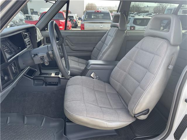 Jeep-Cherokee-1993-26