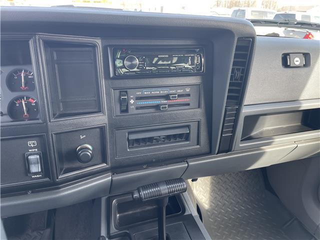 Jeep-Cherokee-1993-30