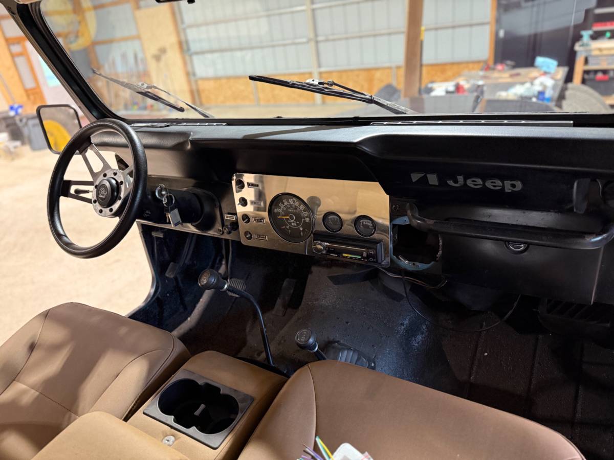Jeep-Cj-7-1986-black-14