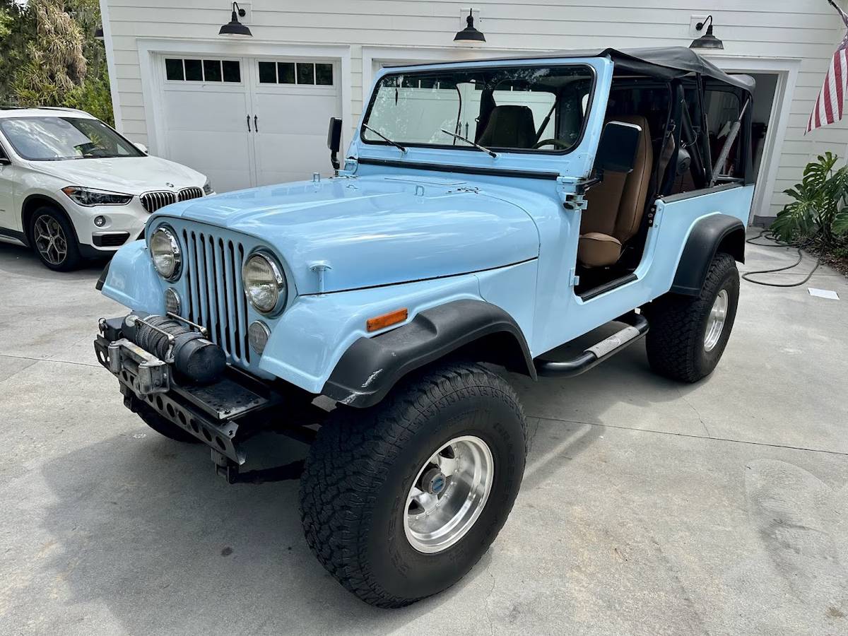 Jeep-Cj-8-scrambler-1982-blue-1