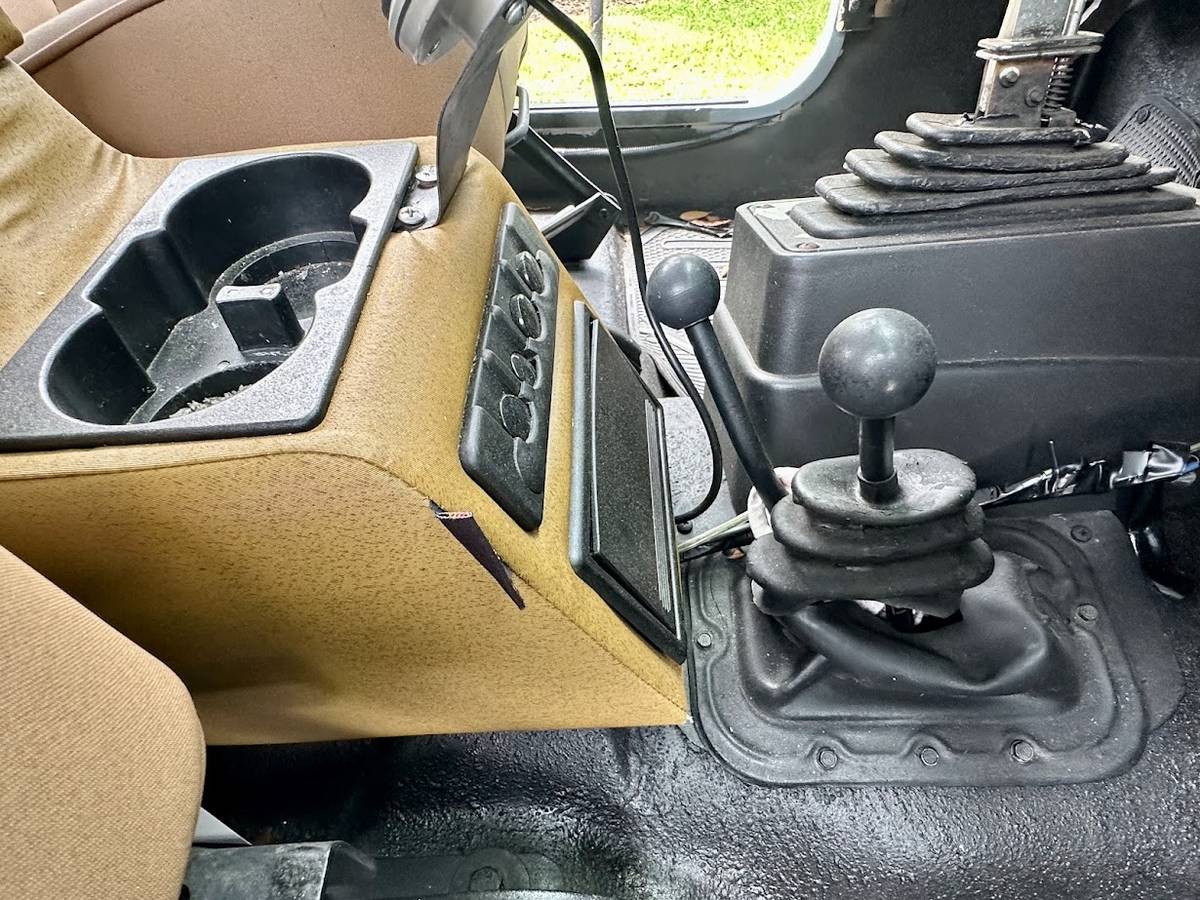 Jeep-Cj-8-scrambler-1982-blue-10