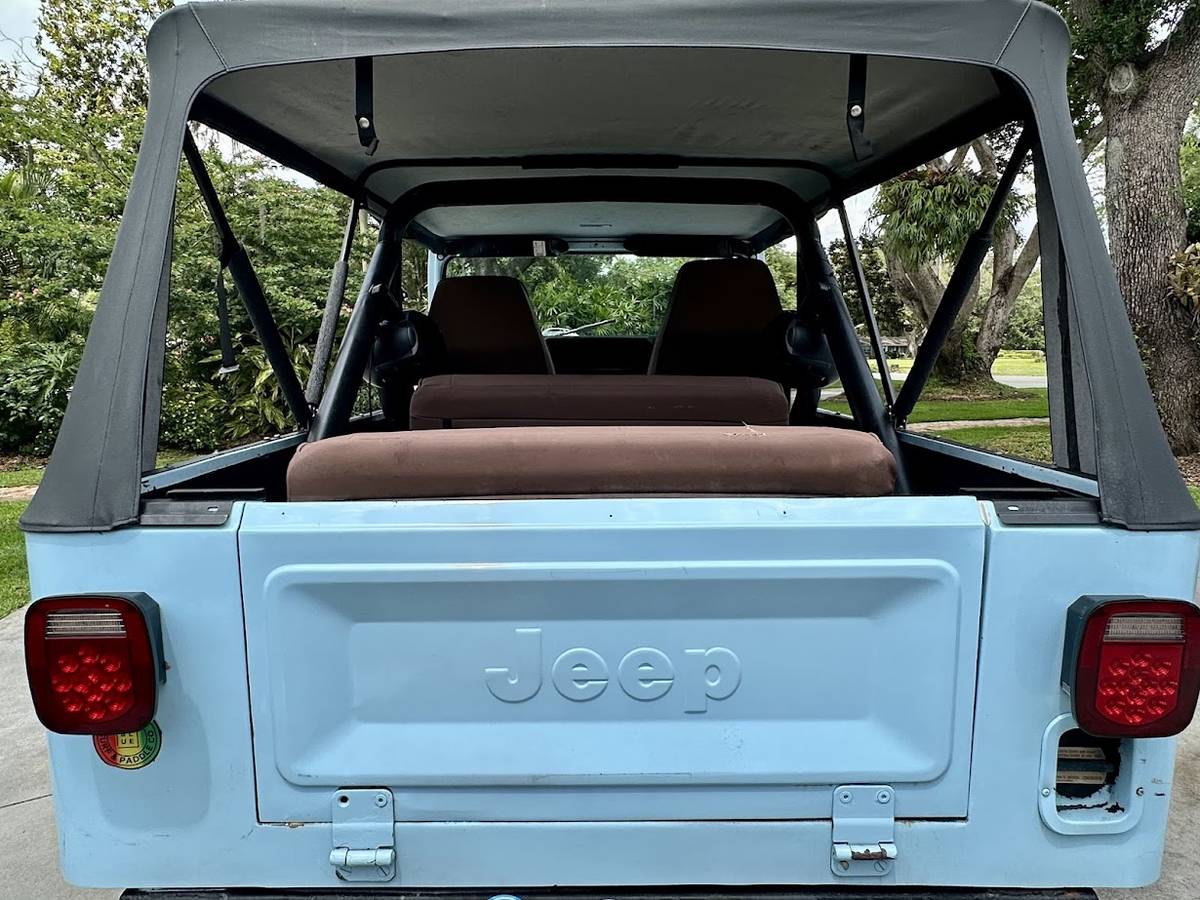 Jeep-Cj-8-scrambler-1982-blue-13