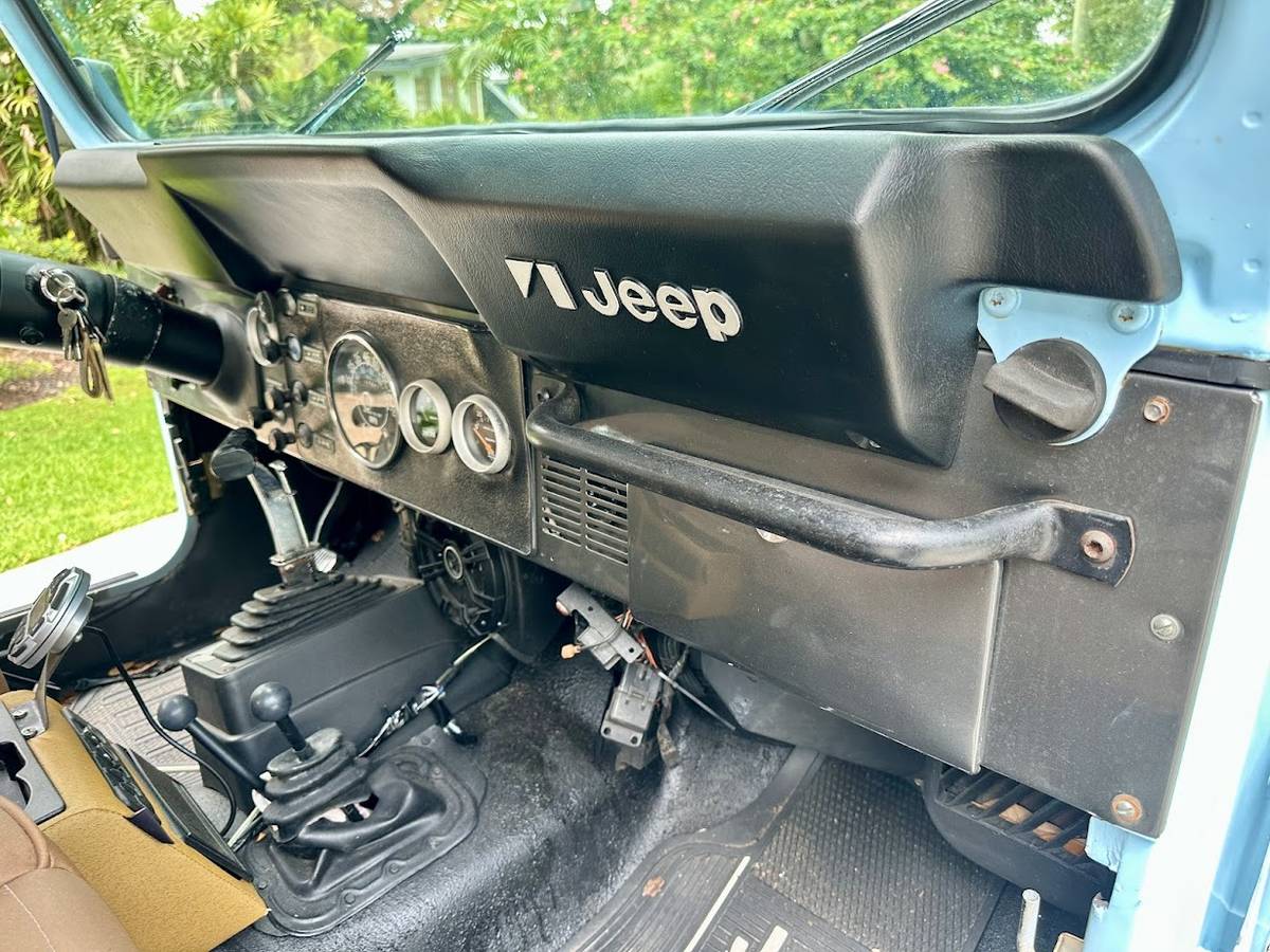 Jeep-Cj-8-scrambler-1982-blue-8