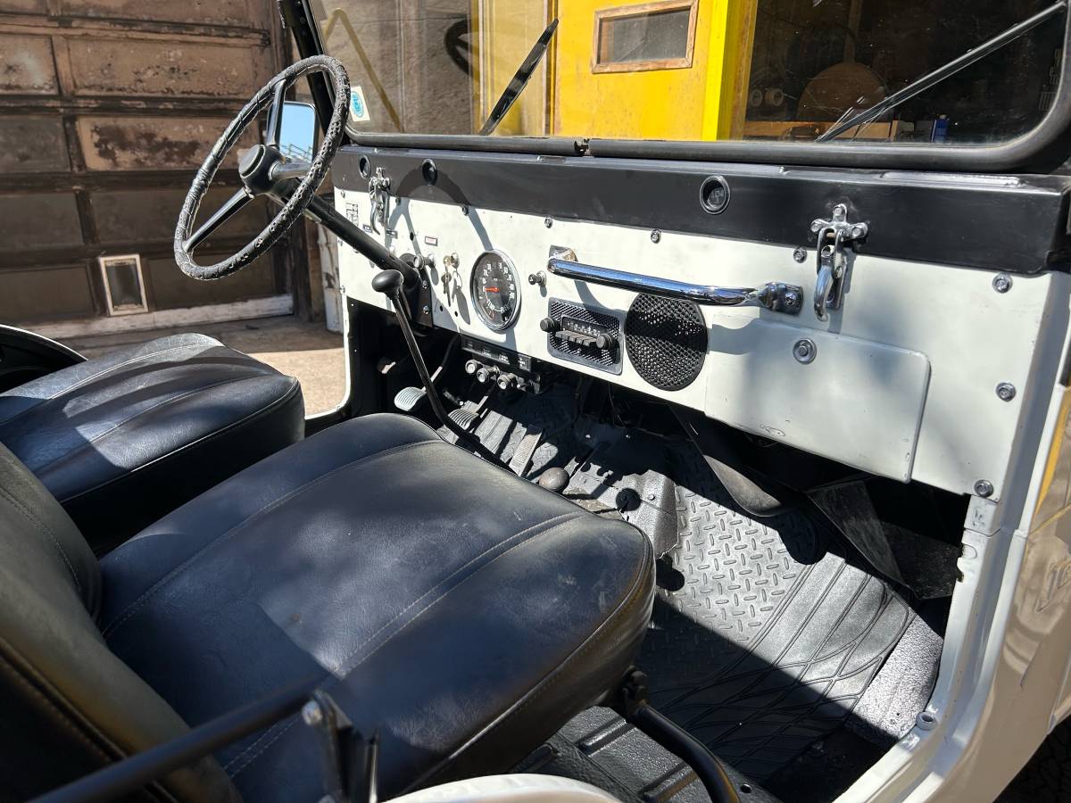 Jeep-Cj5-1973-white-11
