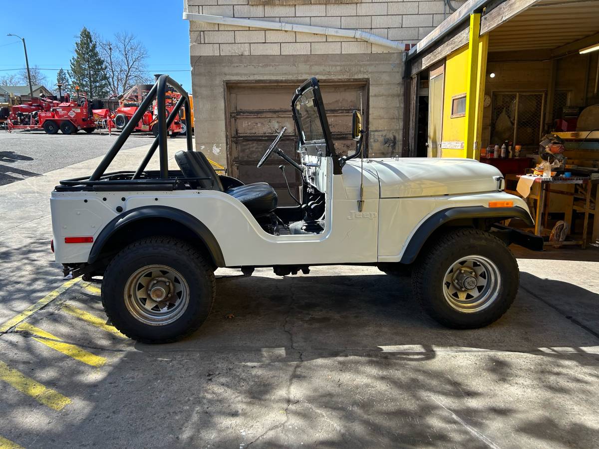 Jeep-Cj5-1973-white