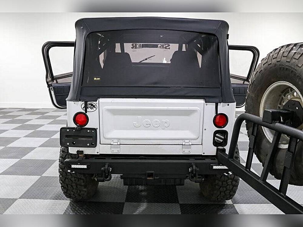 Jeep-Cj7-1981-custom-11