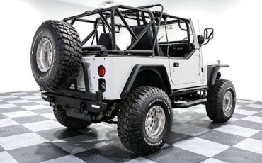 Jeep-Cj7-1981-custom-12