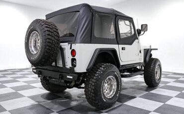 Jeep-Cj7-1981-custom-13