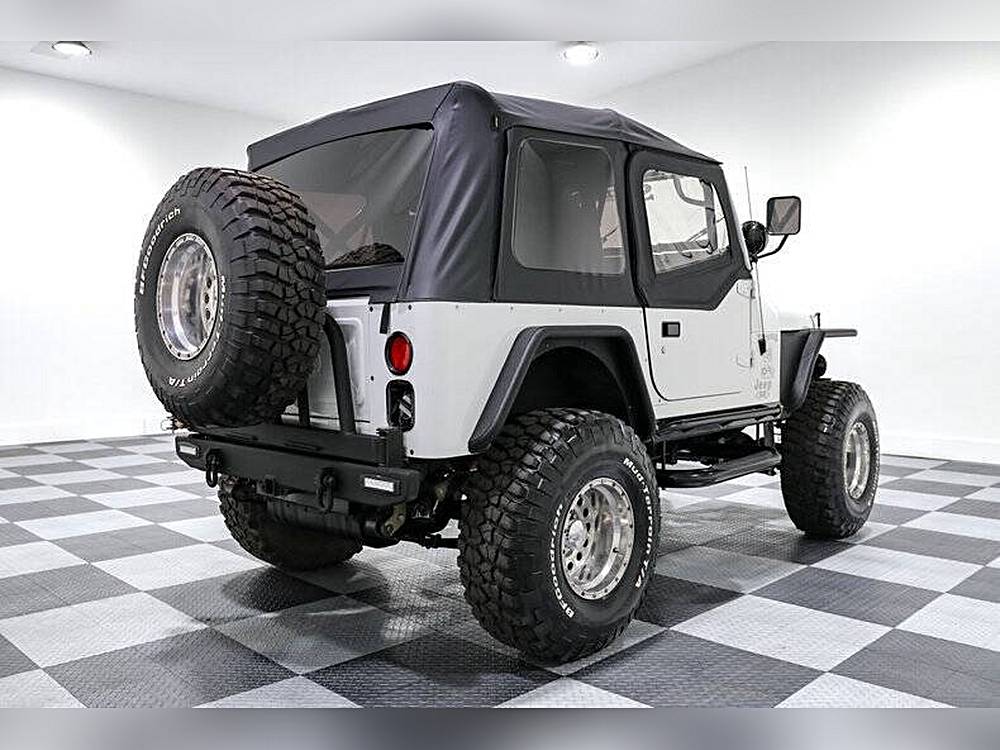 Jeep-Cj7-1981-custom-13