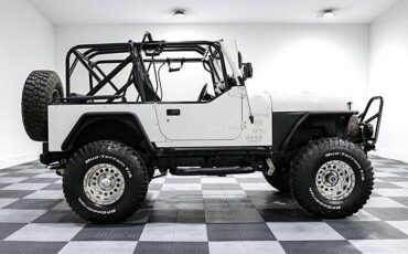 Jeep-Cj7-1981-custom-14