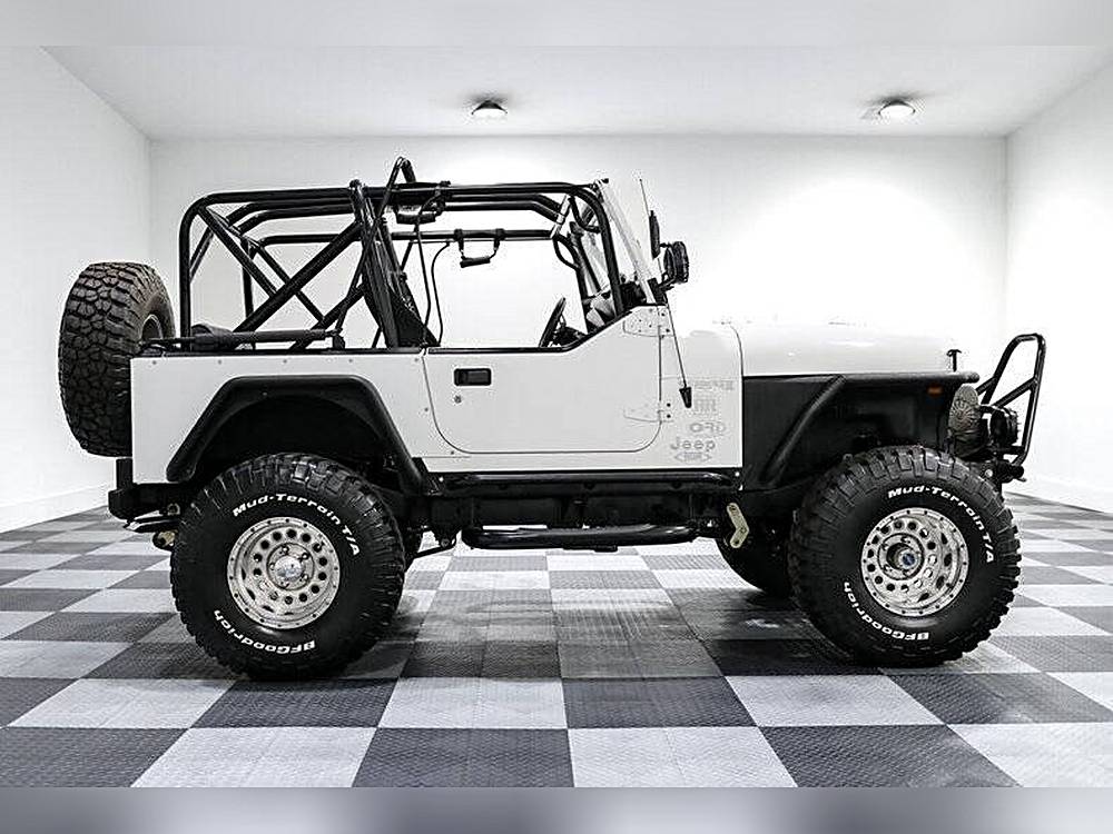 Jeep-Cj7-1981-custom-14
