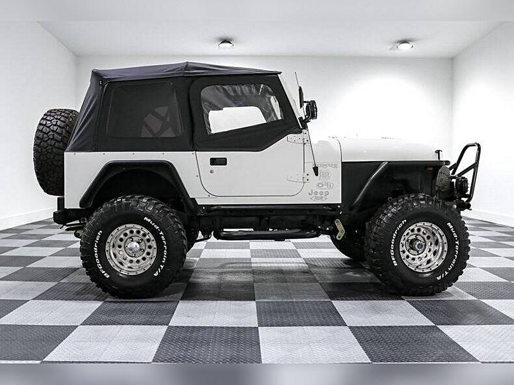 Jeep-Cj7-1981-custom-15