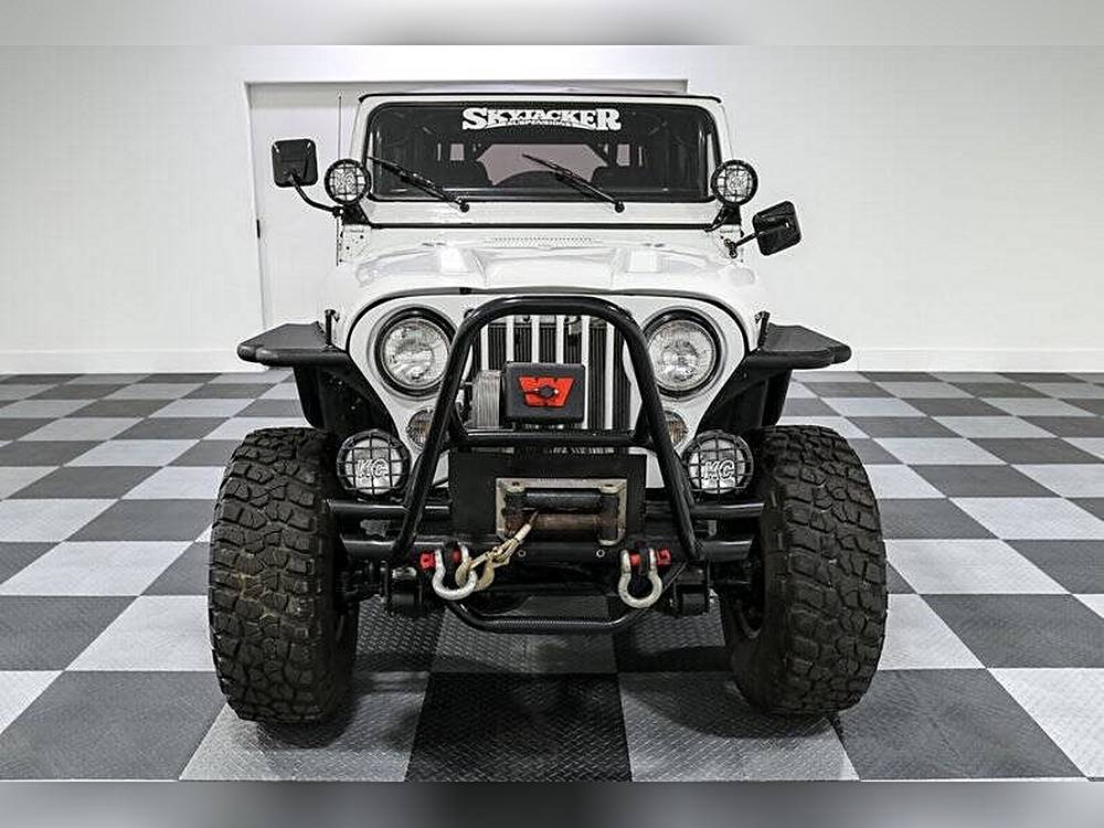 Jeep-Cj7-1981-custom-2