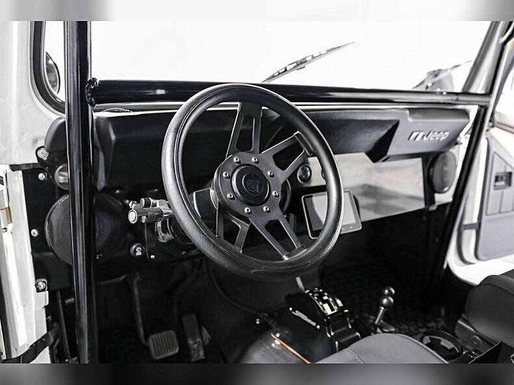 Jeep-Cj7-1981-custom-21