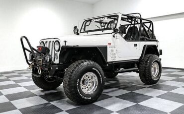Jeep-Cj7-1981-custom-3