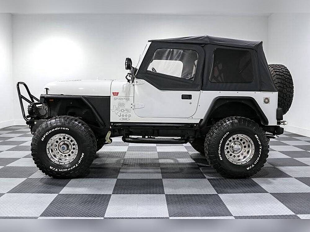 Jeep-Cj7-1981-custom-6