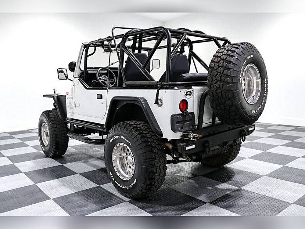 Jeep-Cj7-1981-custom-7