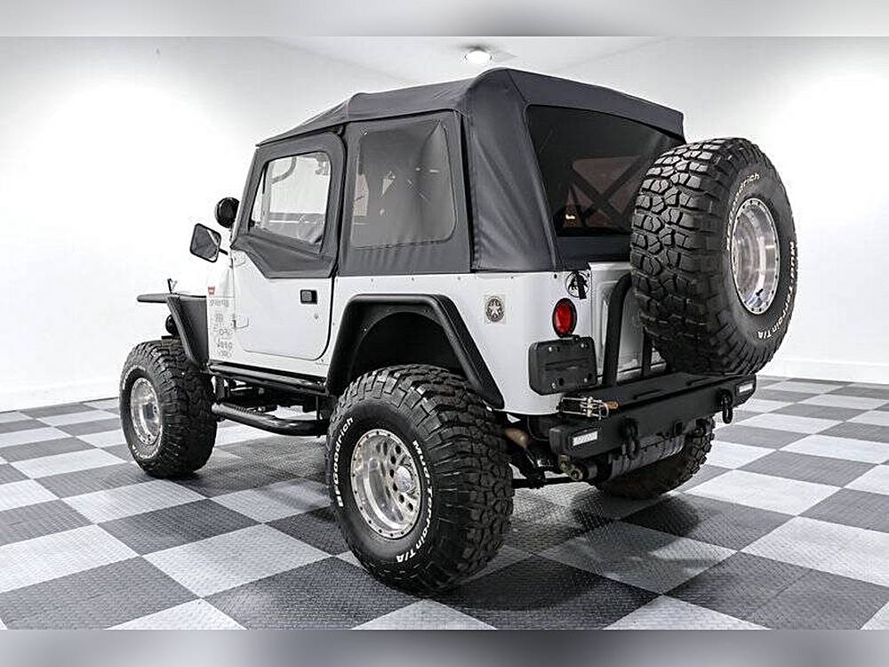 Jeep-Cj7-1981-custom-8