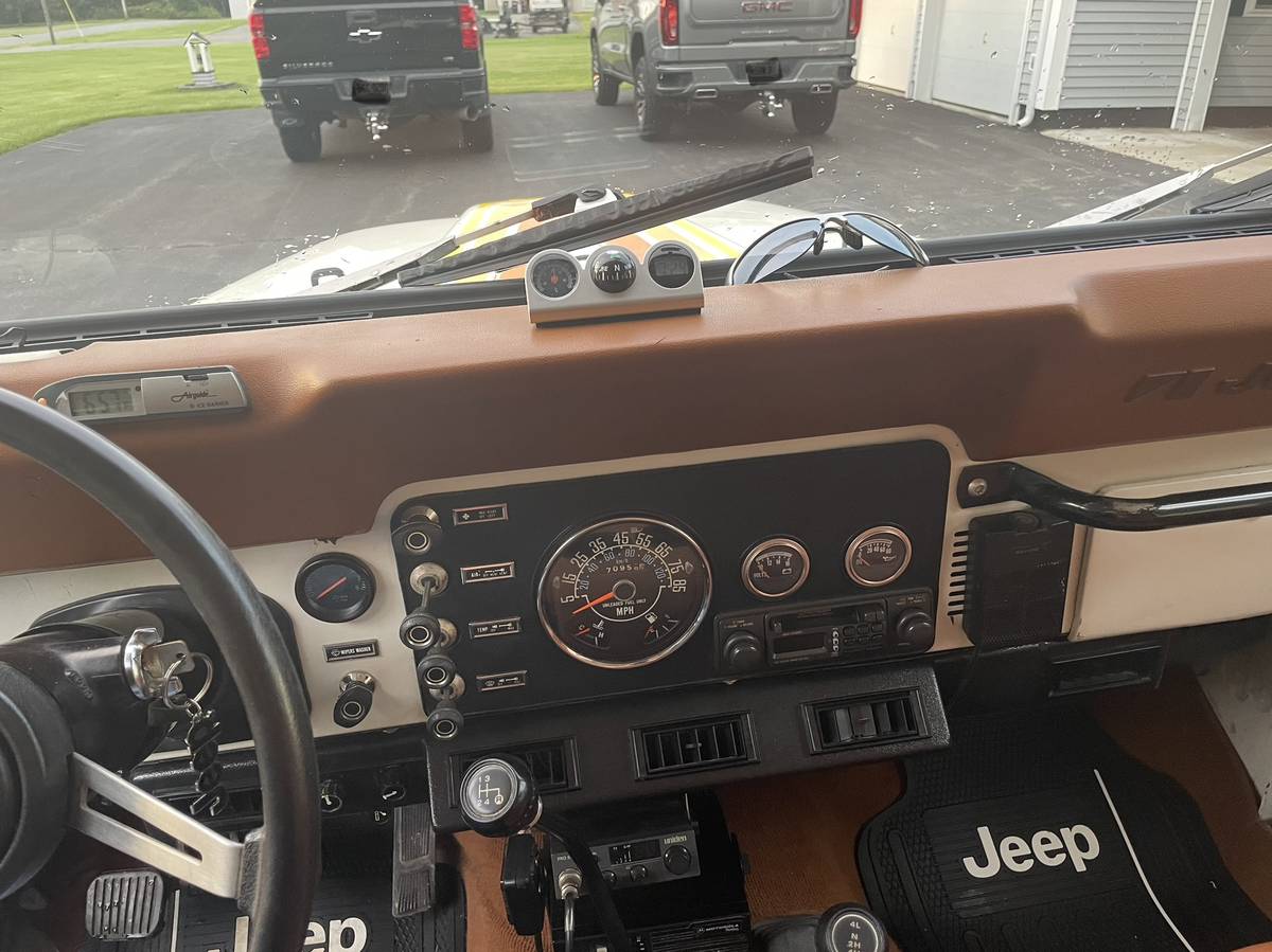 Jeep-Cj7-1983-white-7