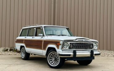 Jeep-Grand-Wagoneer-1984-SUV-1