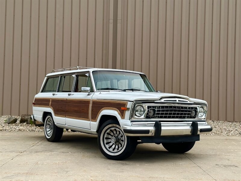 Jeep-Grand-Wagoneer-1984-SUV-1