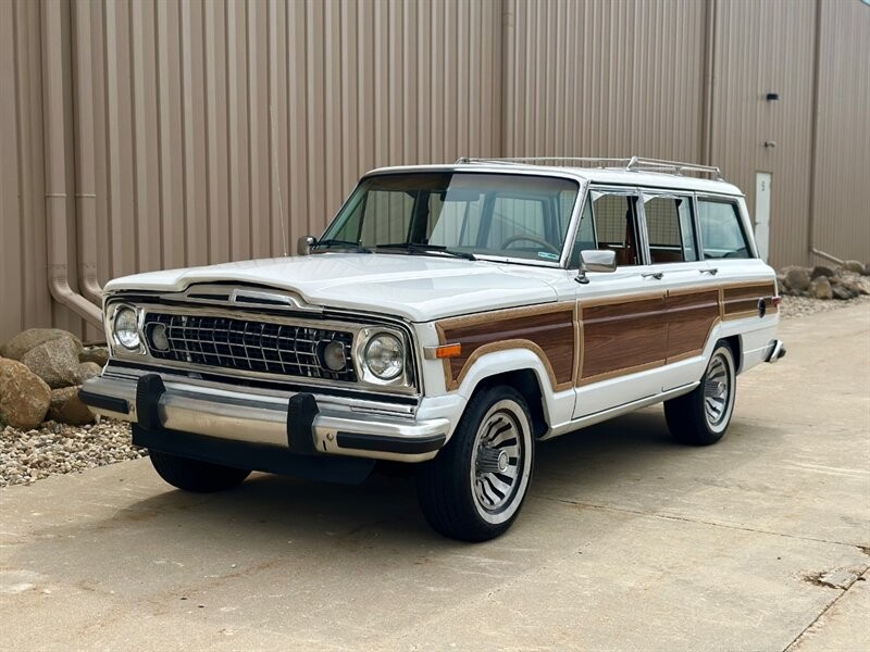 Jeep-Grand-Wagoneer-1984-SUV-2