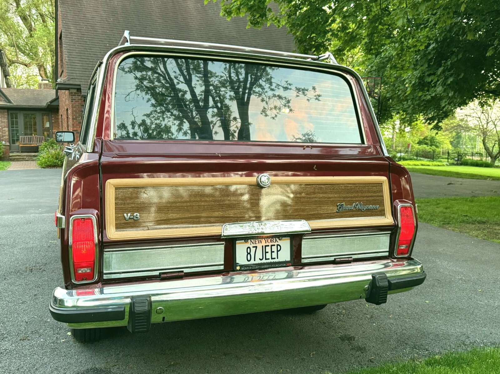 Jeep-Grand-Wagoneer-1987-SUV-1