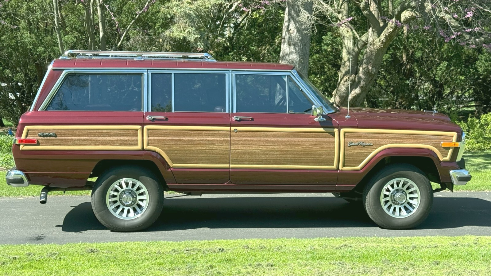 Jeep-Grand-Wagoneer-1987-SUV-13