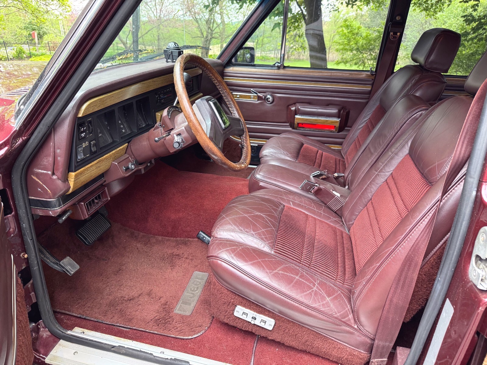 Jeep-Grand-Wagoneer-1987-SUV-20