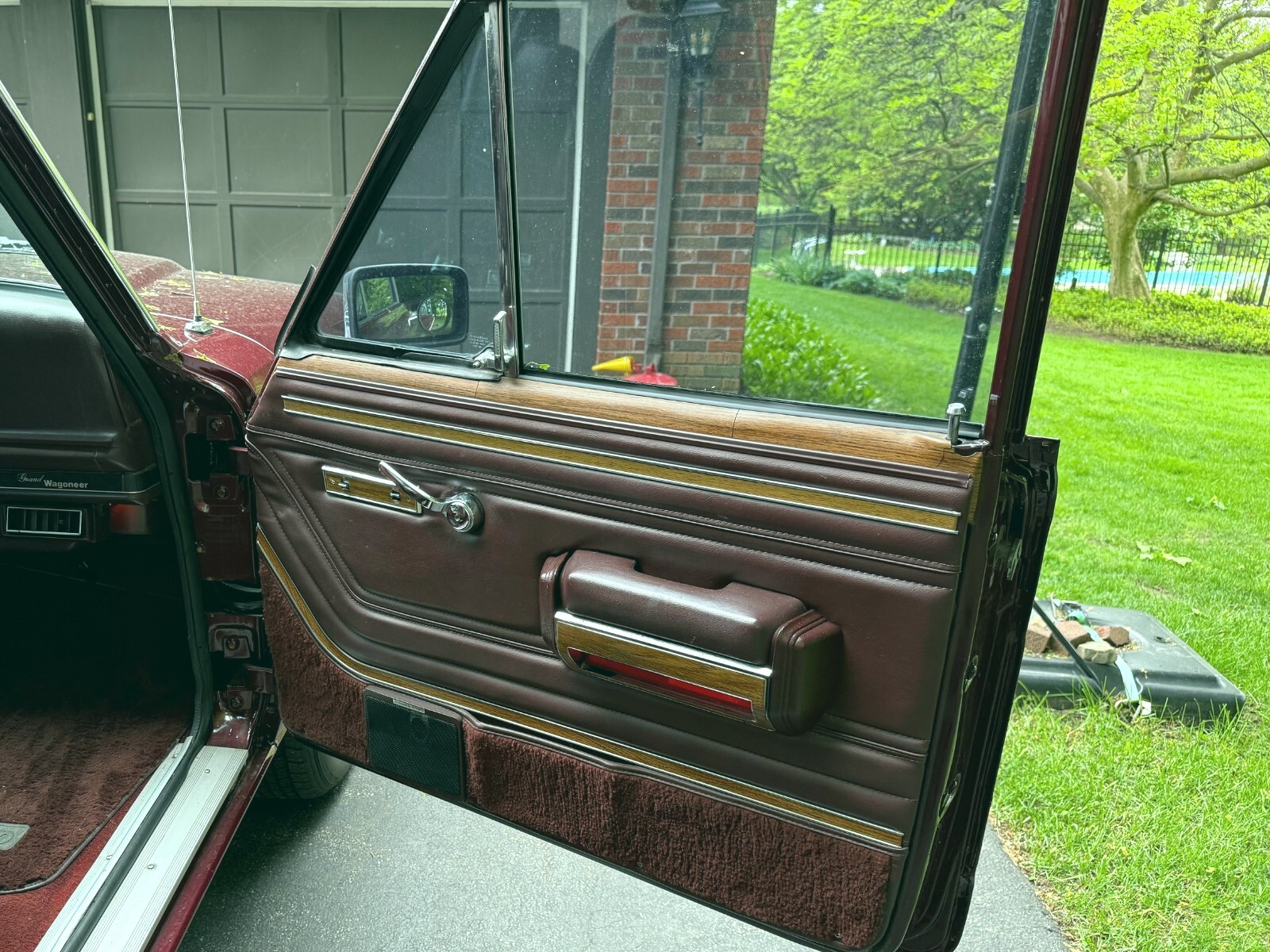 Jeep-Grand-Wagoneer-1987-SUV-26