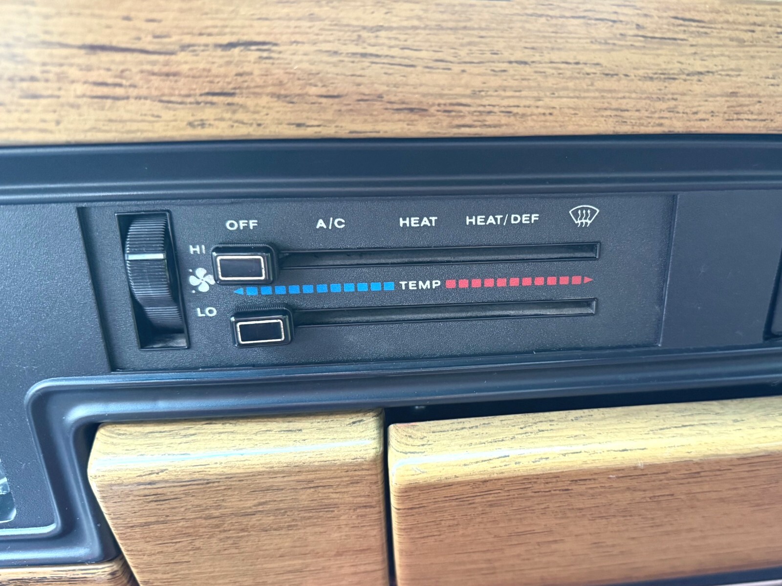 Jeep-Grand-Wagoneer-1987-SUV-29