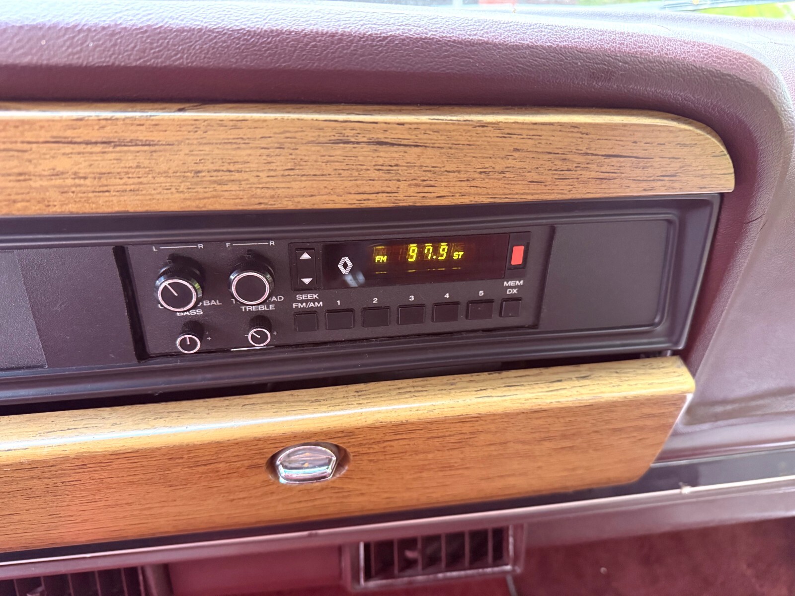 Jeep-Grand-Wagoneer-1987-SUV-30