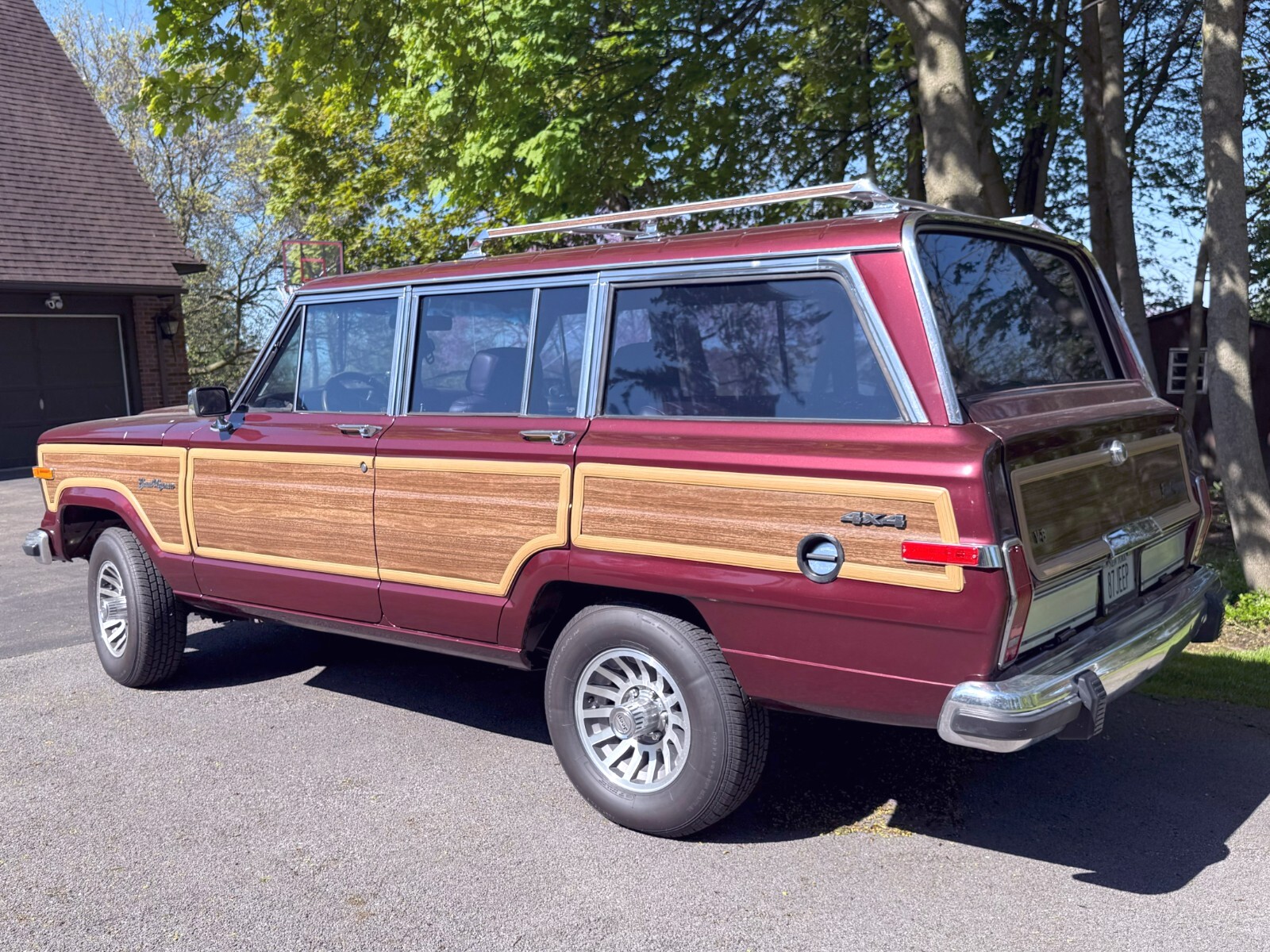 Jeep-Grand-Wagoneer-1987-SUV-4