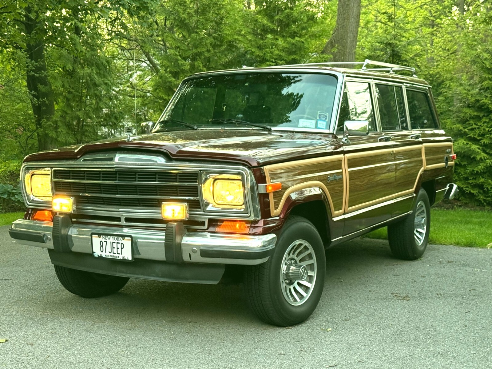 Jeep-Grand-Wagoneer-1987-SUV
