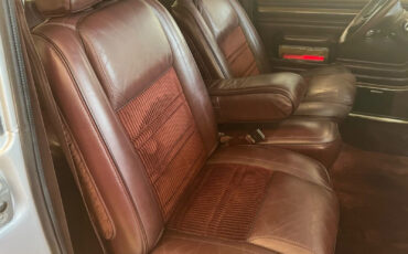 Jeep-Grand-Wagoneer-1990-19